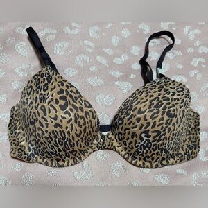 PINK Victoria’s Secret Wear Everywhere Lightly Lined Leopard Bra Size 34C